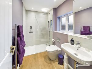 Ensuite- click for photo gallery